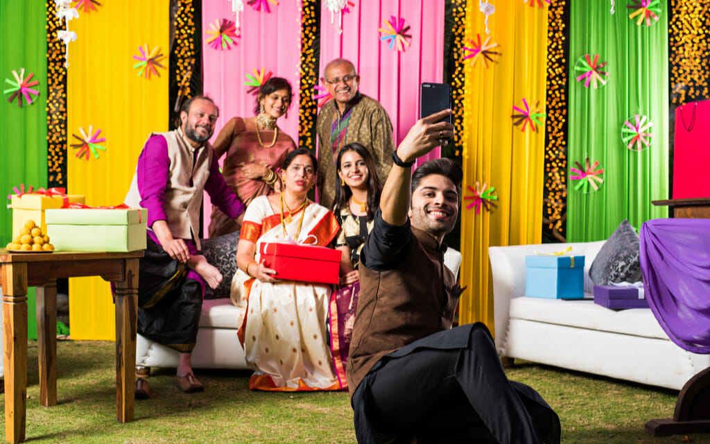 diwali family selfie